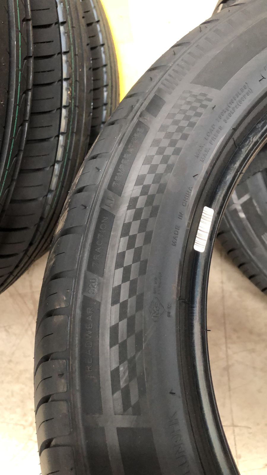 Pneu 215/55R17 98WXL N906 Roadboss