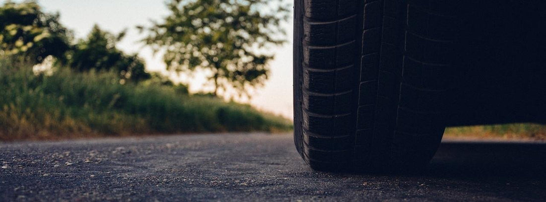 Entenda a diferença entre a frenagem do INMETRO e a aderência do UTQG nos pneus - Pneus Auto