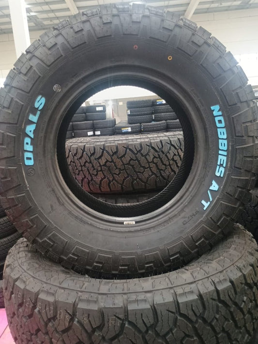 Pneu 265/70R16 A/T 112T NOBBIES FH70 Opals - Pneus Auto